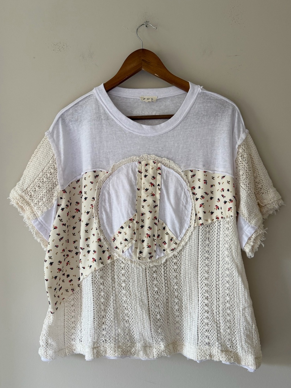 POL Cream & White Crochet Peace Sign Short Sleeve Top Oversized Fit Size Small